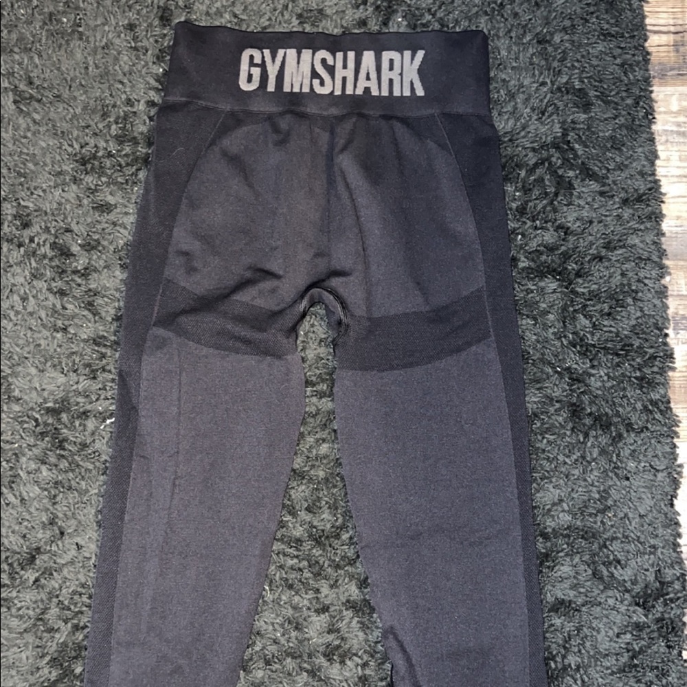 GYMSHARK black contour leggings size LARGE.